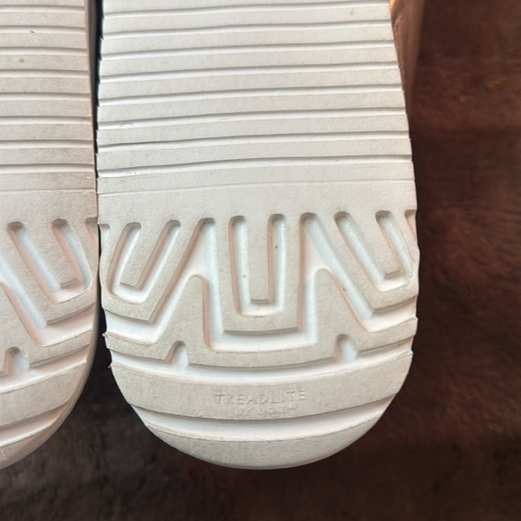 UGG Zane Crossband Gold Metallic Platform Sandal Sz 10 - Picture 11 of 14